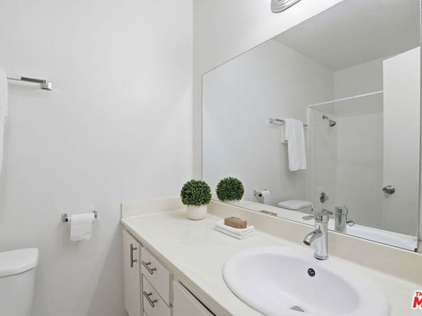 18620 Hatteras Street 276, Tarzana CA 91356