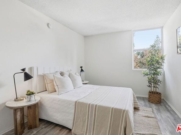 18620 Hatteras Street 276, Tarzana CA 91356
