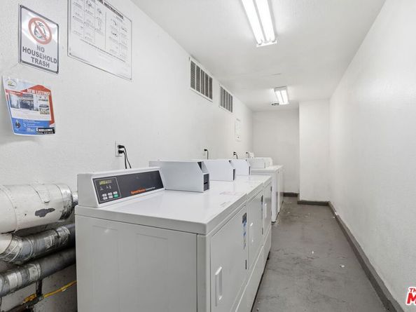 18620 Hatteras Street 276, Tarzana CA 91356