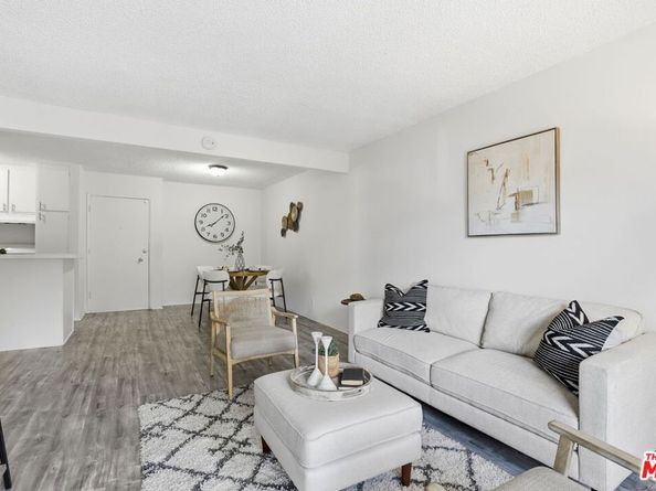 18620 Hatteras Street 276, Tarzana CA 91356