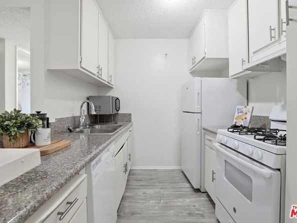 18620 Hatteras Street 276, Tarzana CA 91356