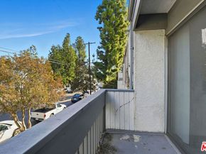 18620 Hatteras Street 276, Tarzana CA 91356