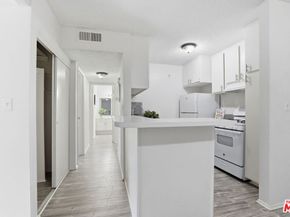 18620 Hatteras Street 276, Tarzana CA 91356