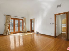 609 S Highland Avenue, Los Angeles CA 90036