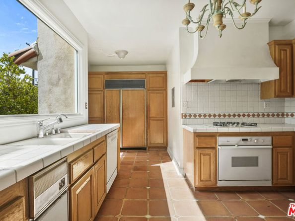 609 S Highland Avenue, Los Angeles CA 90036