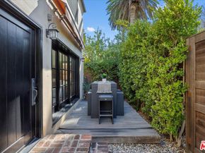 2504 Ocean Avenue, Venice CA 90291