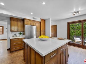 2504 Ocean Avenue, Venice CA 90291