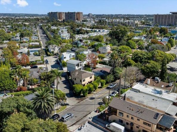 2504 Ocean Avenue, Venice CA 90291