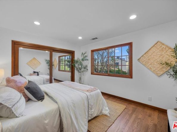 2504 Ocean Avenue, Venice CA 90291