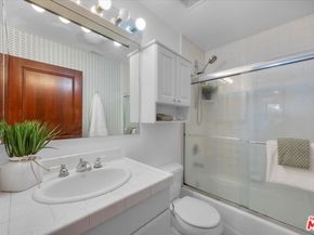 2504 Ocean Avenue, Venice CA 90291