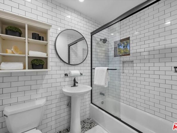 2504 Ocean Avenue, Venice CA 90291