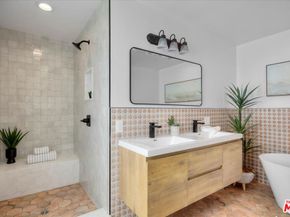 2504 Ocean Avenue, Venice CA 90291