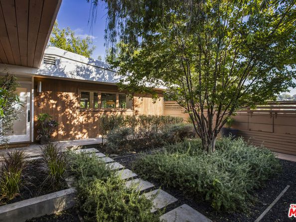 2422 Claremont Avenue, Los Angeles CA 90027