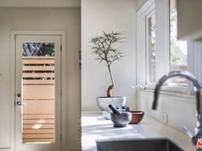 2422 Claremont Avenue, Los Angeles CA 90027