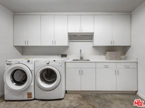 2422 Claremont Avenue, Los Angeles CA 90027