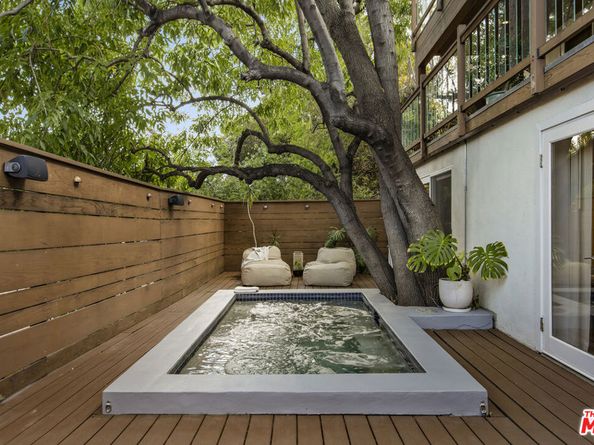 2422 Claremont Avenue, Los Angeles CA 90027