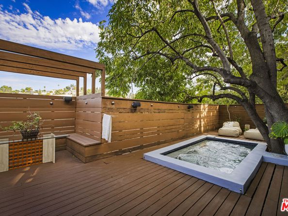 2422 Claremont Avenue, Los Angeles CA 90027