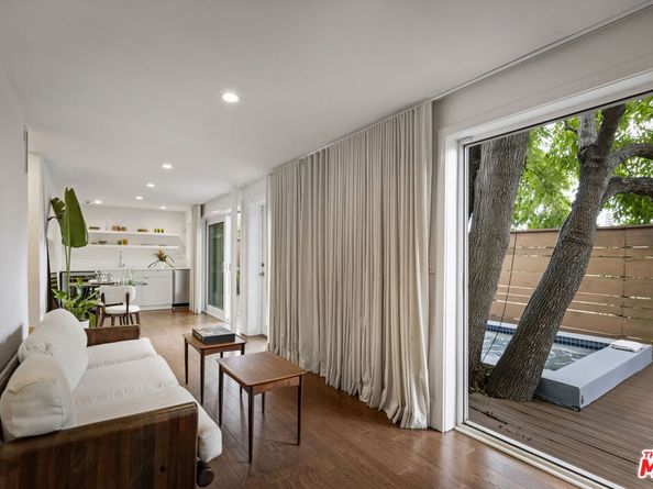 2422 Claremont Avenue, Los Angeles CA 90027