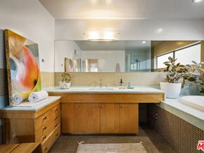 2422 Claremont Avenue, Los Angeles CA 90027