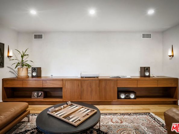 2422 Claremont Avenue, Los Angeles CA 90027