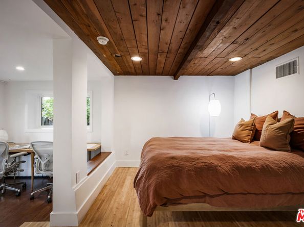 2422 Claremont Avenue, Los Angeles CA 90027