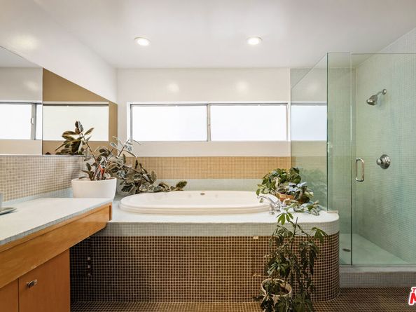 2422 Claremont Avenue, Los Angeles CA 90027