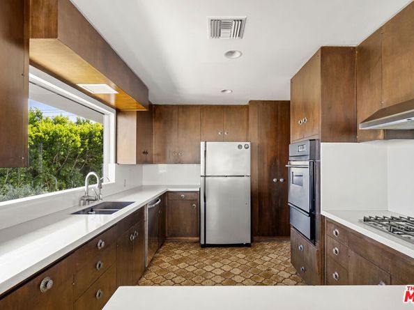 14513 Mulholland Drive, Los Angeles CA 90077