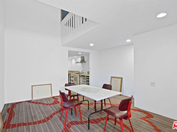 1802 Pacific Avenue, Venice CA 90291