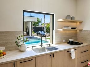 2115 Walnut Avenue, Venice CA 90291