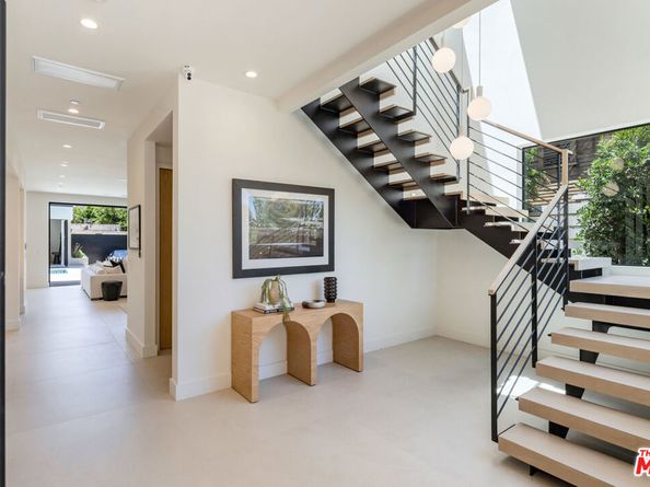 2115 Walnut Avenue, Venice CA 90291