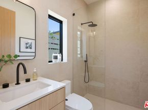 2115 Walnut Avenue, Venice CA 90291