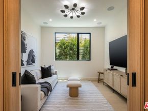 2115 Walnut Avenue, Venice CA 90291