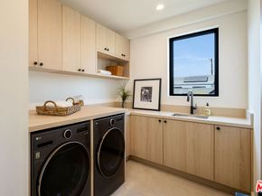 2115 Walnut Avenue, Venice CA 90291