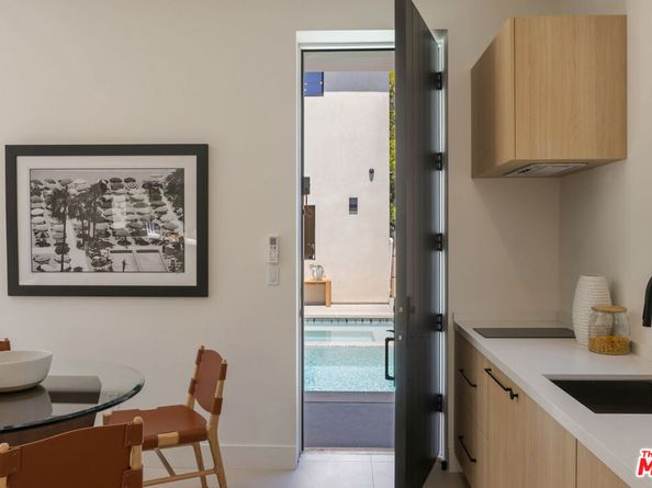 2115 Walnut Avenue, Venice CA 90291