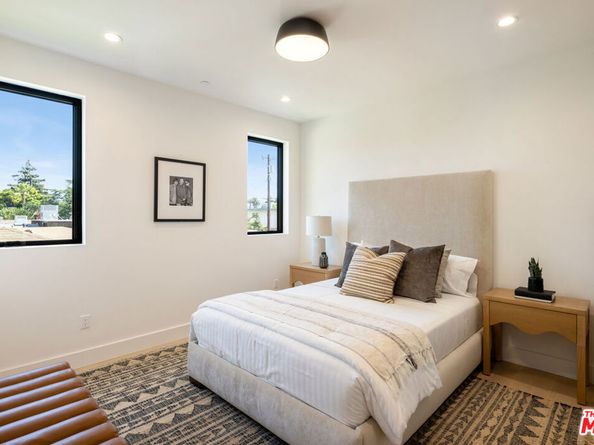 2115 Walnut Avenue, Venice CA 90291