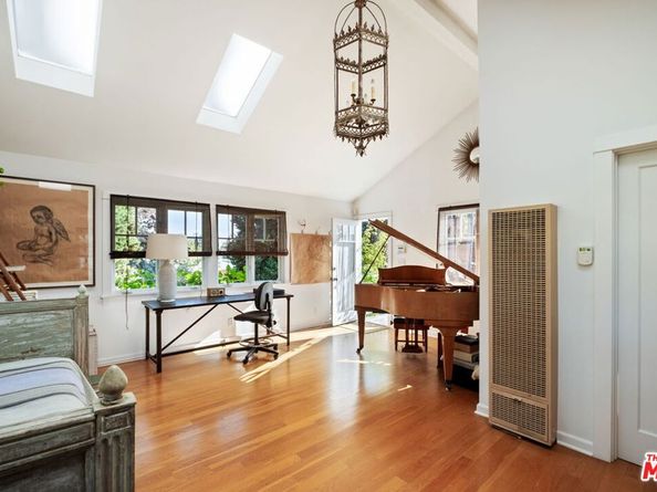 2621 Grandview Avenue, Venice CA 90291