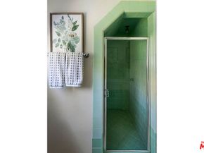 2555 N Altadena Drive, Altadena CA 91001