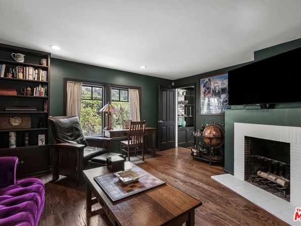 2555 N Altadena Drive, Altadena CA 91001