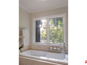 2555 N Altadena Drive, Altadena CA 91001