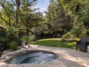 2555 N Altadena Drive, Altadena CA 91001