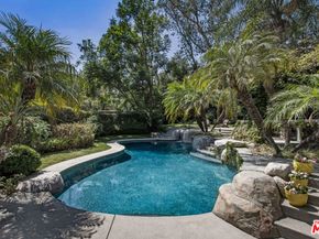 2555 N Altadena Drive, Altadena CA 91001