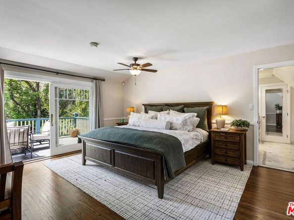 2555 N Altadena Drive, Altadena CA 91001