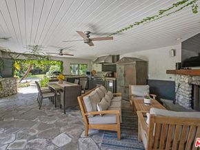 2555 N Altadena Drive, Altadena CA 91001