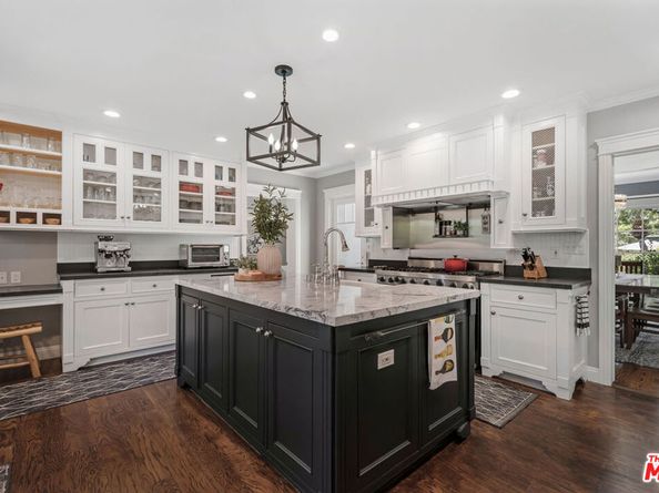 2555 N Altadena Drive, Altadena CA 91001