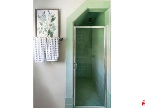 2555 N Altadena Drive, Altadena CA 91001