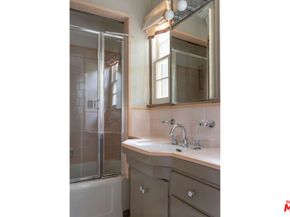 2555 N Altadena Drive, Altadena CA 91001