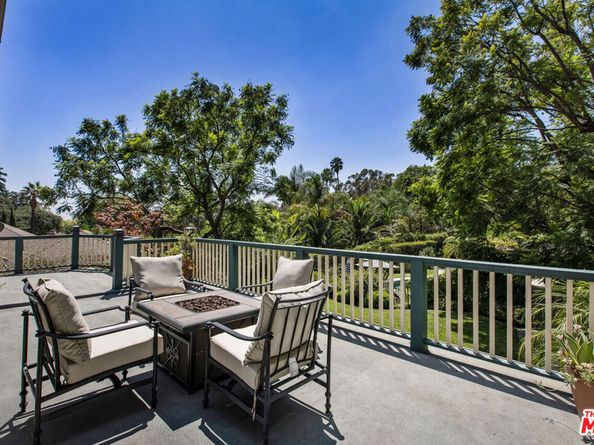 2555 N Altadena Drive, Altadena CA 91001
