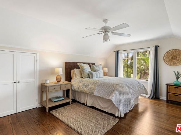 2555 N Altadena Drive, Altadena CA 91001