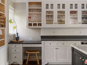 2555 N Altadena Drive, Altadena CA 91001