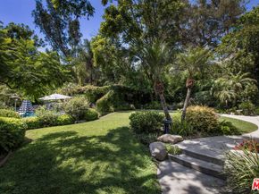 2555 N Altadena Drive, Altadena CA 91001